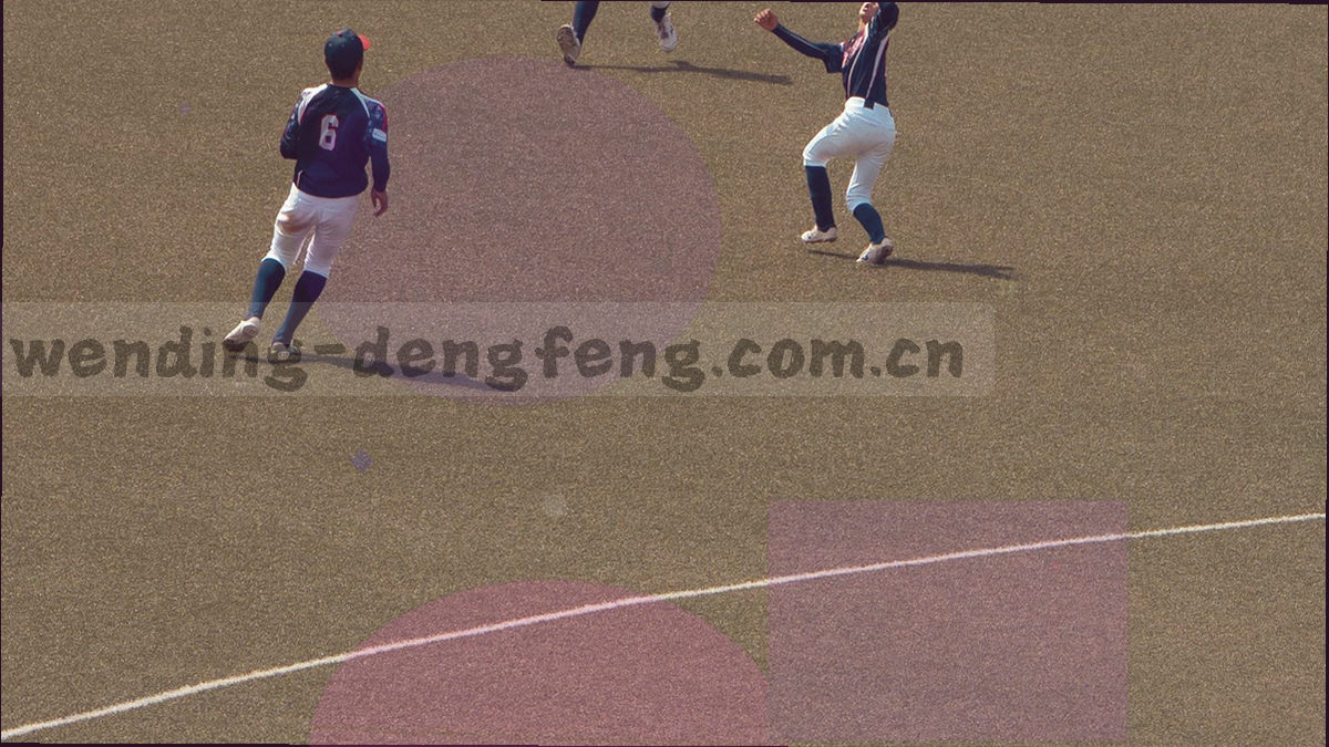 三条并列的抽象色带与设备轮廓，柔和紫灰渐变，无文字