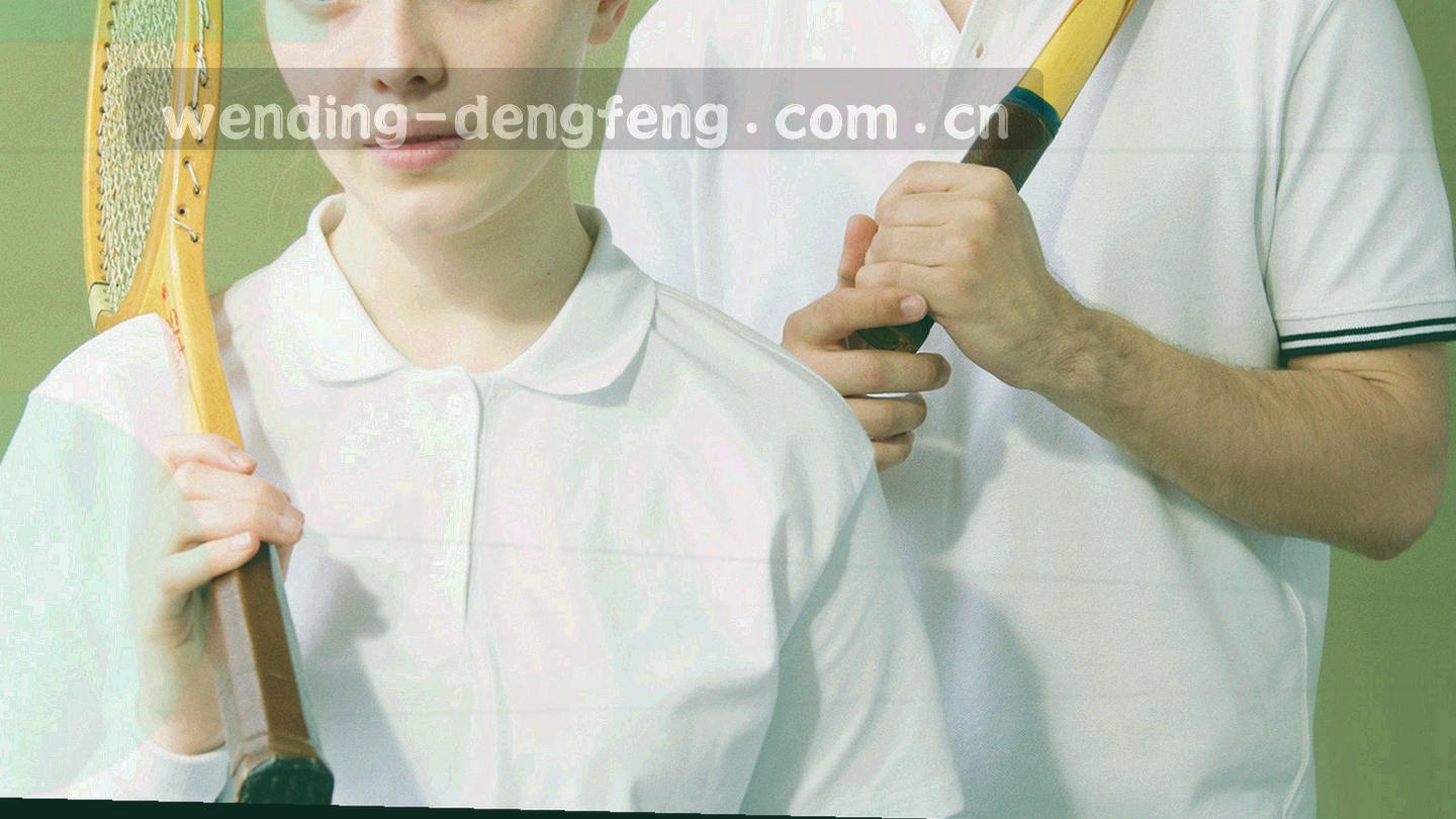 中式建筑构件与鼎形纹样构成的数据流光背景，画面无人物、无文字